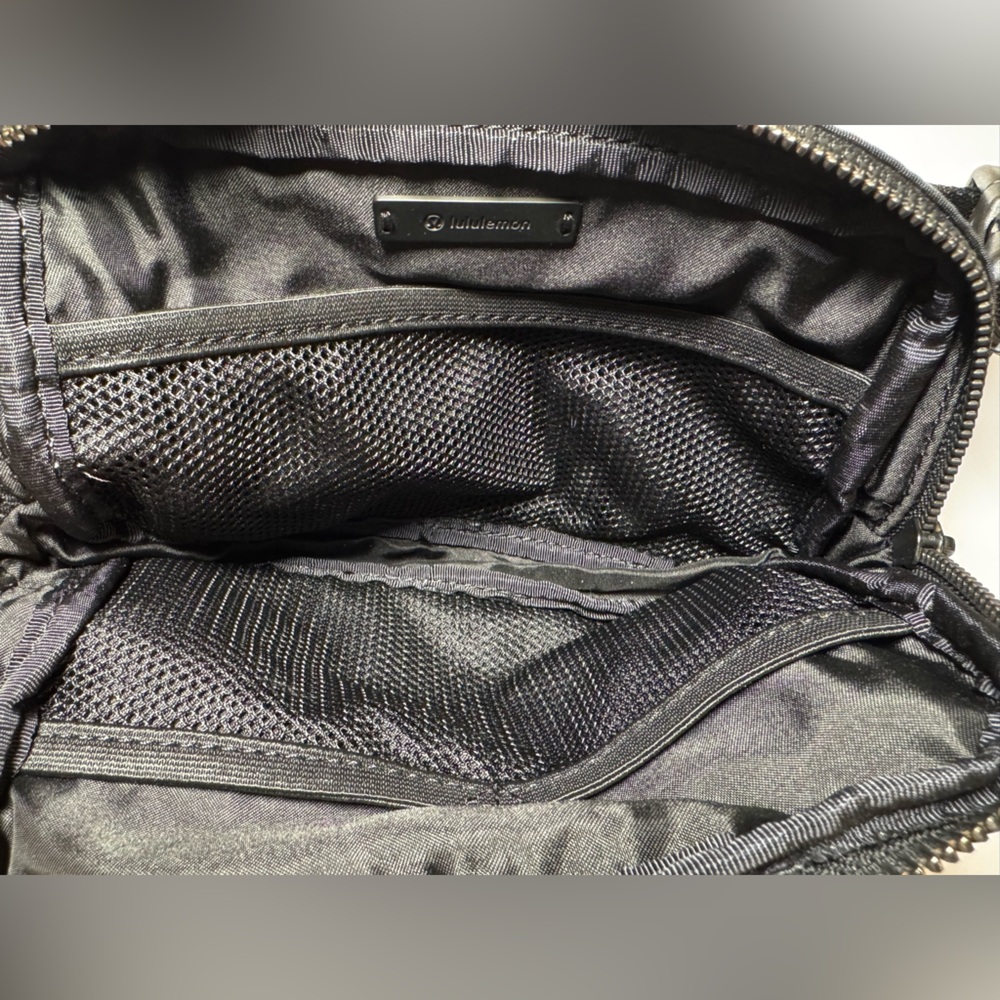 NWOT lululemon Everywhere Belt Bag 1L Unisex - Picture 3 of 6